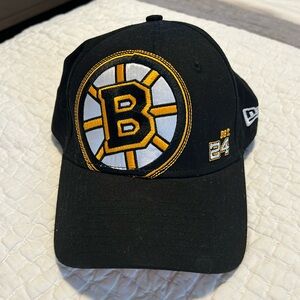 Bruins fitted hat size small medium black